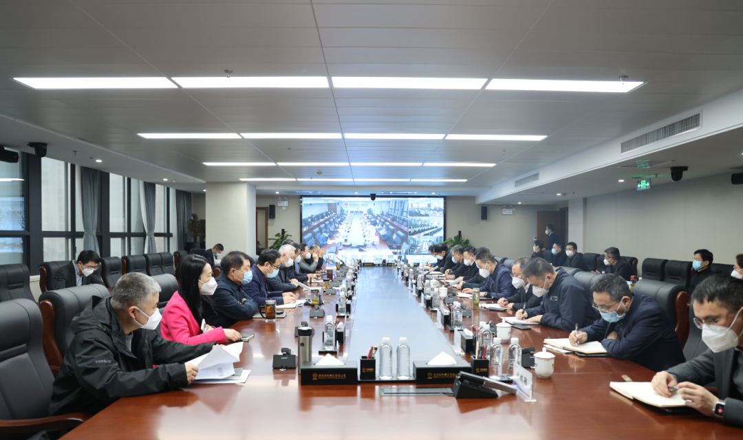 楊海峰對(duì)集團(tuán)公司全體干部提出工作要求 楊海峰對(duì)集團(tuán)公司全體干部提出工作要求