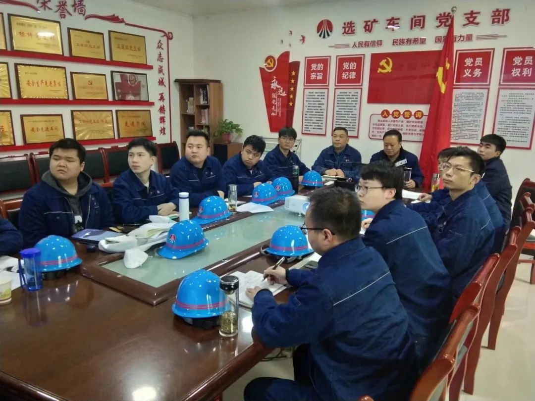 龍鋼集團(tuán)大西溝礦業(yè)公司開展安全教育培訓(xùn) 筑牢安全防火墻 龍鋼集團(tuán)大西溝礦業(yè)公司開展安全教育培訓(xùn) 筑牢安全防火墻