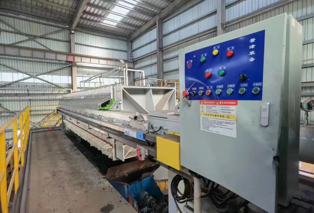 龍鋼集團年處理2.5萬噸燒結機頭電除塵單元通過三級安全生產(chǎn)標準化認定 龍鋼集團年處理2.5萬噸燒結機頭電除塵單元通過三級安全生產(chǎn)標準化認定