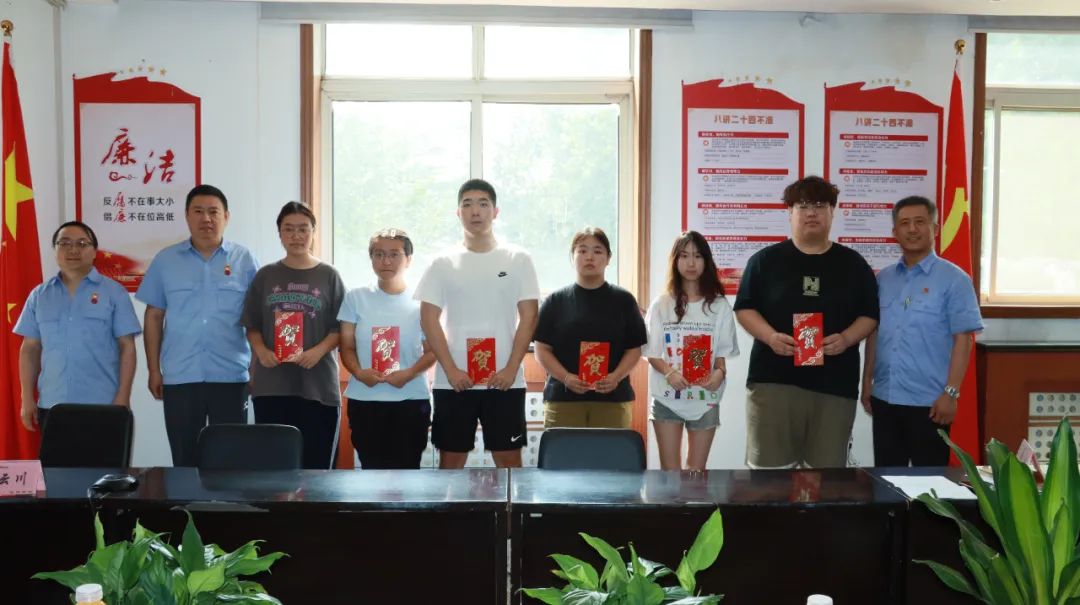 龍鋼集團(tuán)公司開展2024年“關(guān)愛助學(xué)”慰問活動 龍鋼集團(tuán)公司開展2024年“關(guān)愛助學(xué)”慰問活動